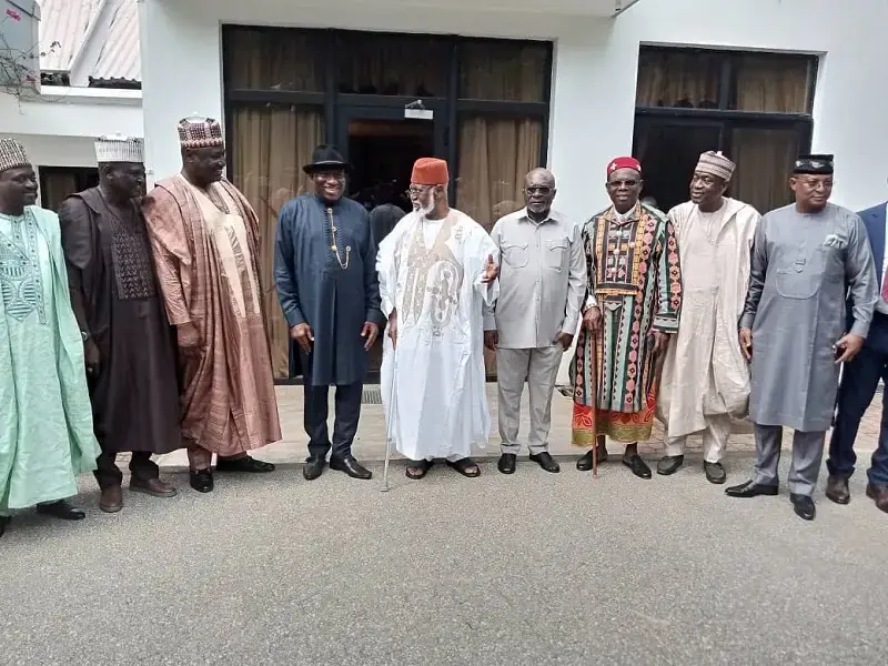 Goodluck johnathan visits gen abubakar2