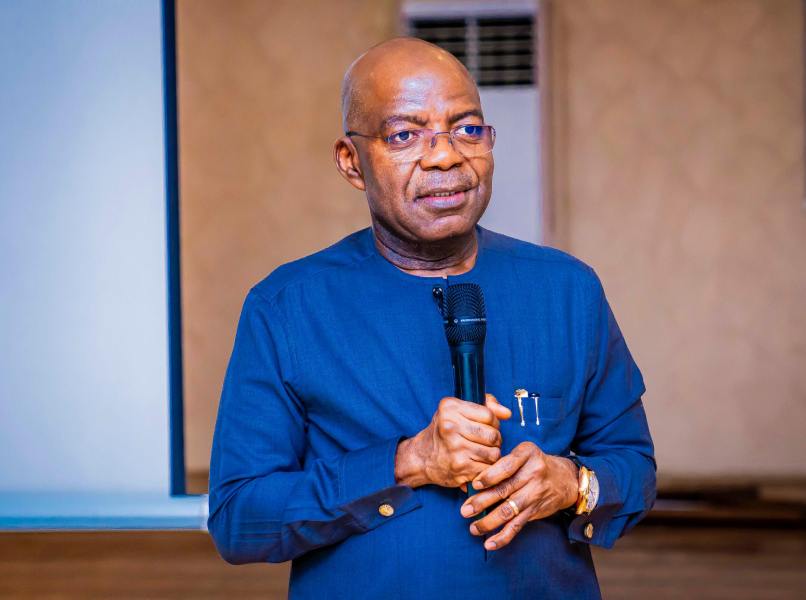 Retreat: GOV OTTI CHARGES ABIA PERM SECS  ON GOOD WORKING RELATIONSHIP WITH COMMISSIONERS, OTHER OFFICIALS