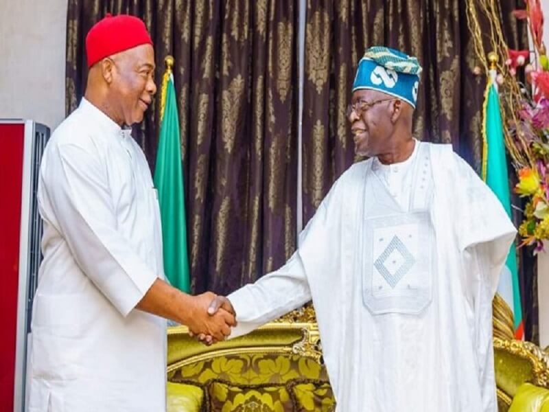 *  Senator Hope Uzodimma, governor of Imo state (L) welcoming Asiwaju Ahmed Bola Tinubu (R), APC Presidential candidate to the Government House, Owerri, Imo state, at the weekend.