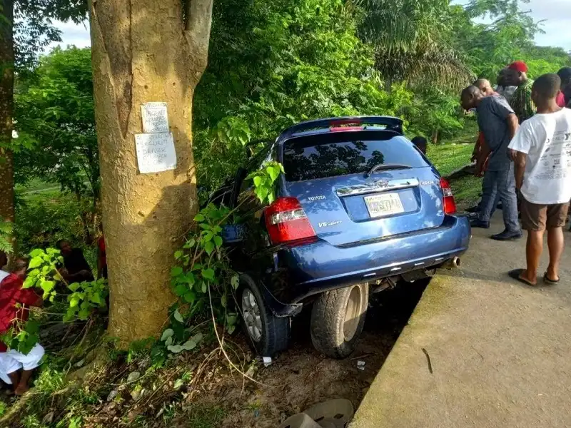 Woman dies while chasing side chic car image