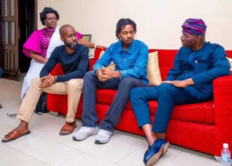 Governor Sanwolu talking to Onyeka's son's.