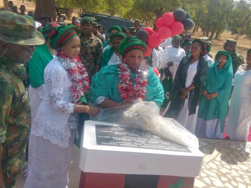 Mrs Ndidi Ajose, NAOWA Chairperson and Wife of 8 Division General Officer Commanding (GOC), asisted by Zonal Coordinator and Wife of Garrison Commander, Mrs Anne Omoh Tawasimi, unveiling the remodelled vocational training centre in Giginya Barrack Sokoto